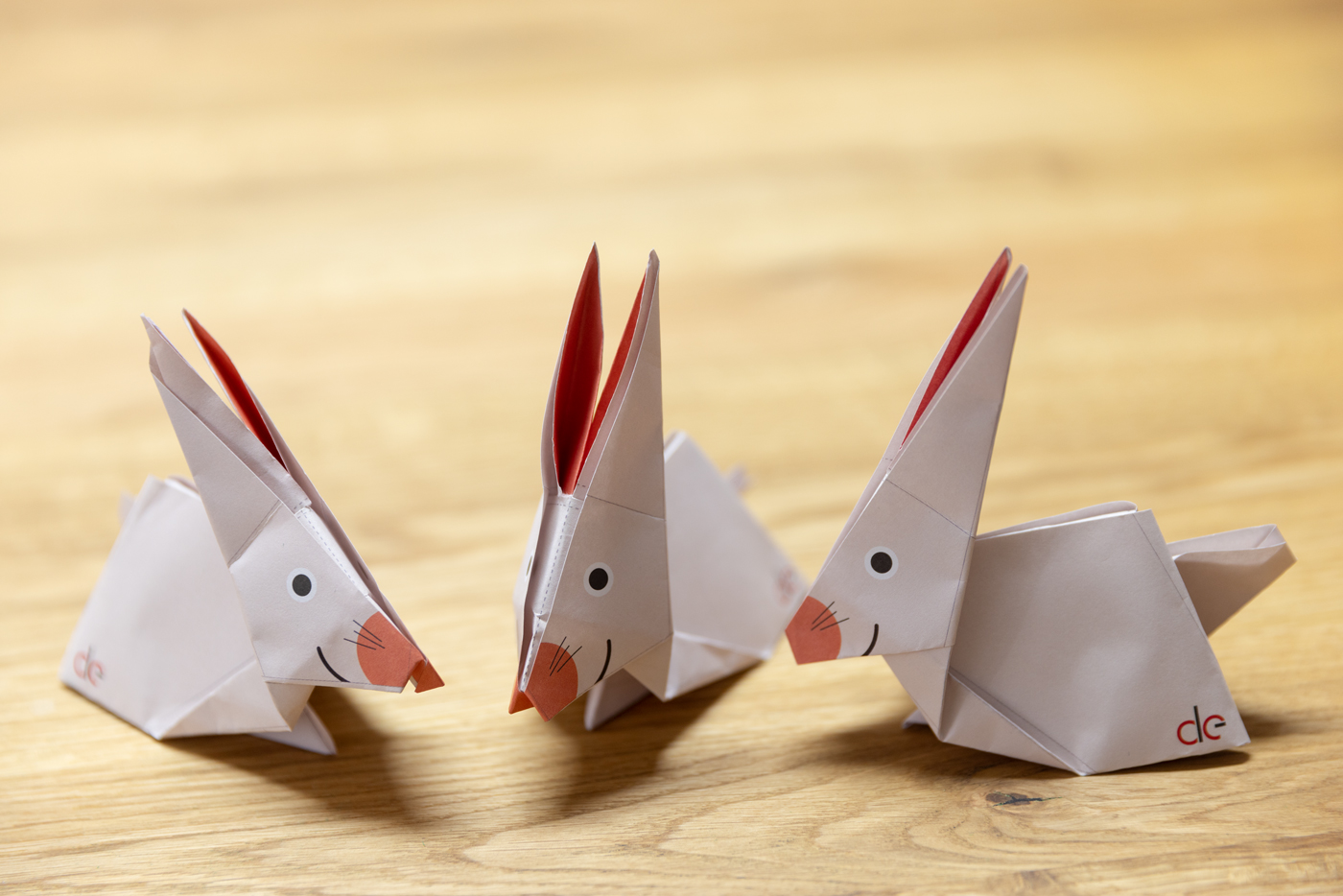 Drei Origami-Osterhasen